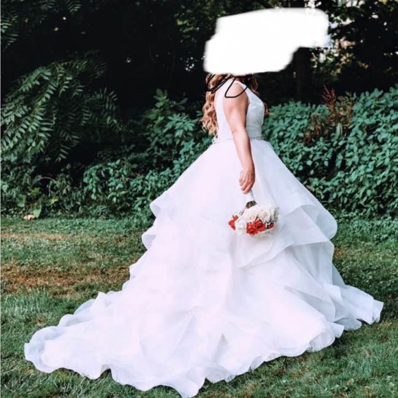 Beautiful wedding dress size 11/12 but altered to fit a 10 - Picture 1 of 5